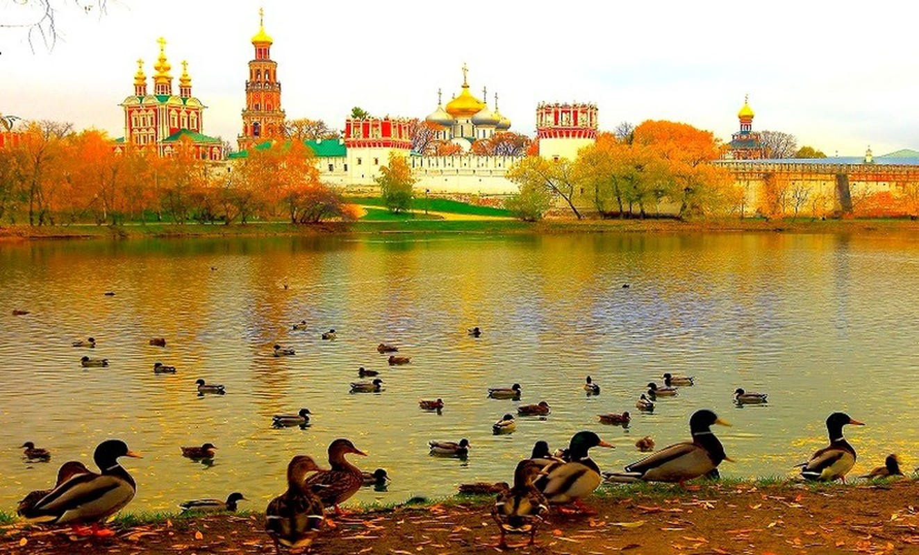 Nao lòng trước mùa thu lá vàng tuyệt đẹp của nước Nga