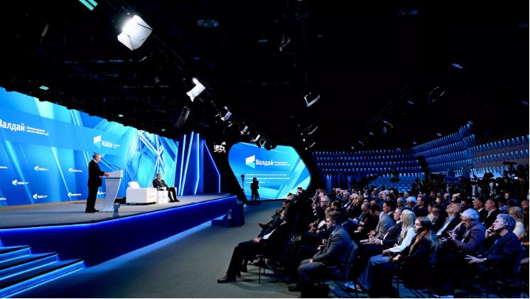 Một cử chỉ của Tổng thống Nga Putin tại Valdai khiến nhà báo Mỹ kinh ngạc