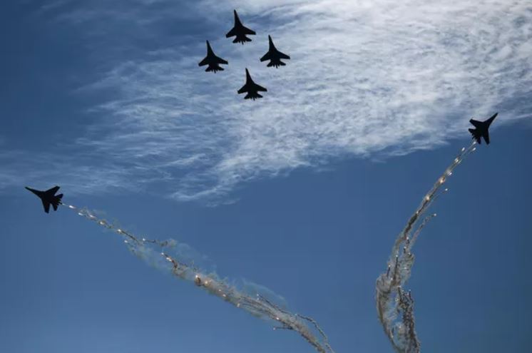 Bảo vệ bầu trời: Sức mạnh và sự duyên dáng của đội bay Những Hiệp sĩ Nga