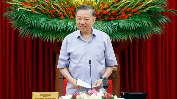 Bộ Chính trị yêu cầu siết kỷ luật phát ngôn của cán bộ, đảng viên trên mạng