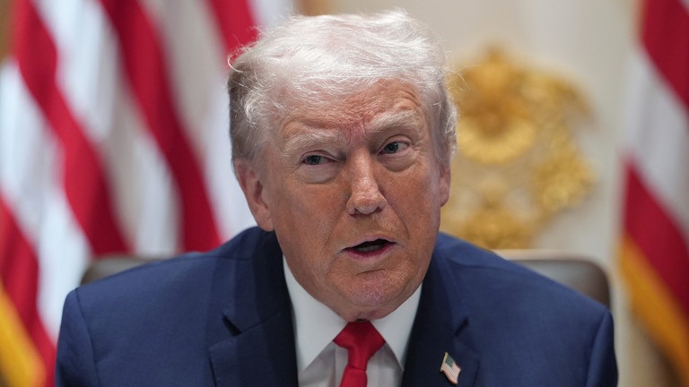 Tổng thống Donald Trump: Nga dừng không kích Ukraine một tuần!