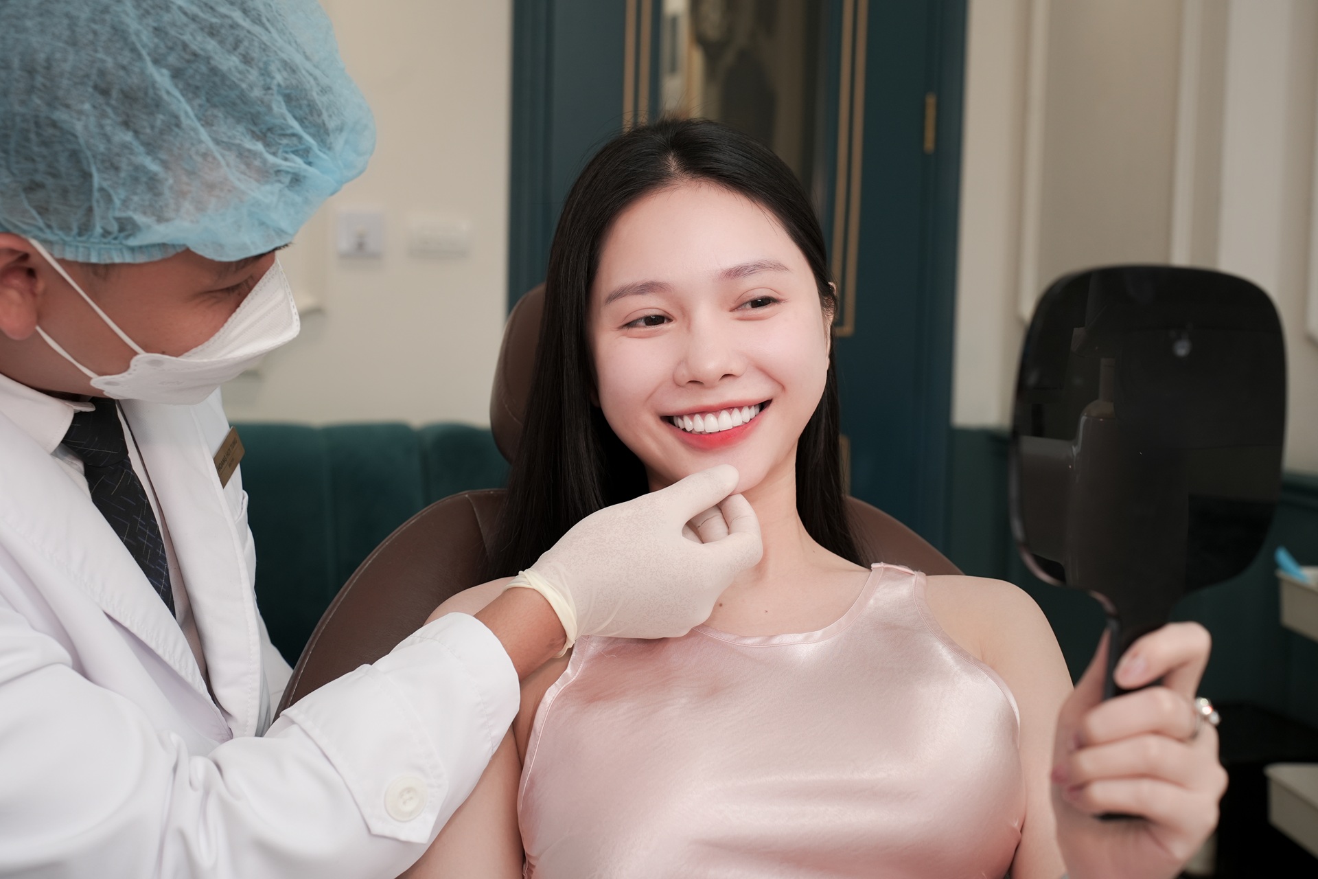 Jet Dentist rực rỡ những nụ cười quốc tế mùa Giáng sinh