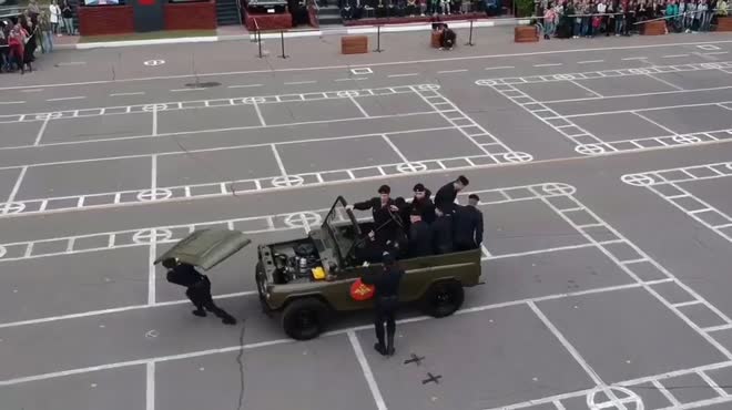 Choáng với màn tháo lắp ô tô chỉ trong 'nốt nhạc' của quân đội Nga