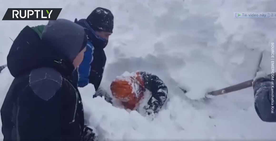 Giải cứu cậu bé bị mắc kẹt trong 'bẫy tuyết' ở Nga