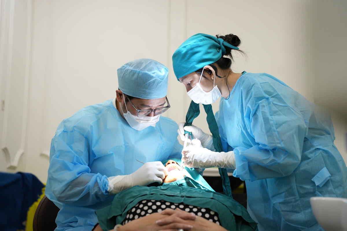 Chuẩn Implant 2025 tại Jet Dentist được xây dựng bởi đội ngũ bác sĩ đầu ngành