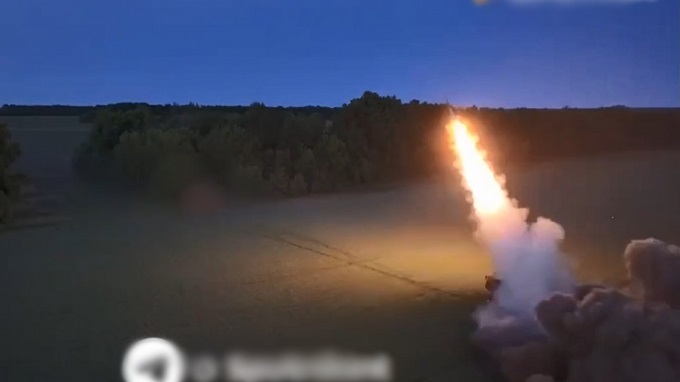 Pháo giàn Tornado-S của Nga giội hỏa lực vào cơ sở hạ tầng quân sự Ukraine