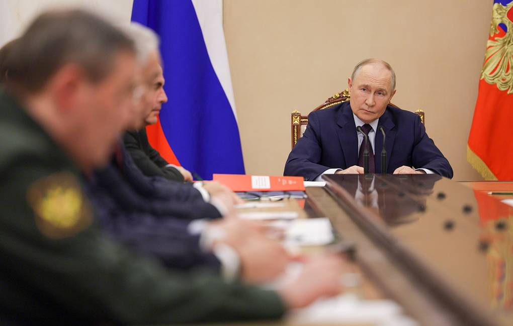 Tổng thống Putin gọi Nga là quốc gia duy nhất có khả năng sản xuất hàng loạt tàu phá băng