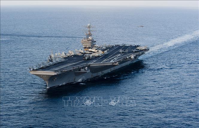 Iran tuyên bố phóng 4 tên lửa vào tàu sân bay USS Abraham Lincoln của Mỹ