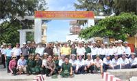 Đại biểu Việt Nam tại LB Nga đến thăm và làm việc tại quần đảo Trường Sa