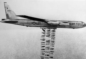 Tiêm kích MIG-21 vít cổ siêu pháo đài bay B-52