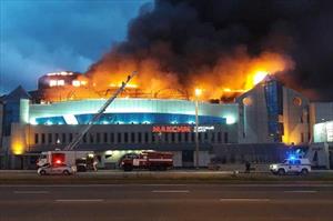 Cháy lớn thiêu rụi hơn 1000 mét vuông trung tâm thương mại ở Nga
