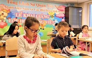 Dạy tiếng Việt cho người Việt tại Nga: Gian nan 'gieo chữ' ở xứ người