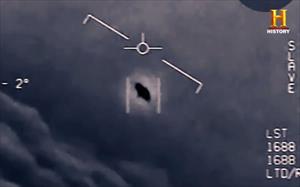 Cựu phi công Hải quân Mỹ tiết lộ về UFO trồi lên từ dưới biển