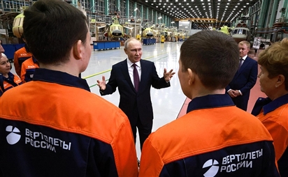Tổng thống Putin: Không sụp đổ, nền kinh tế Nga vẫn phát triển, mạnh mẽ hơn
