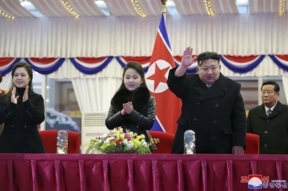 Ông Kim Jong un tuyên bố đáp trả mạnh mẽ nếu đối đầu quân sự