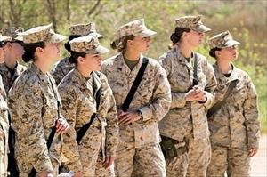 Chấn động: Nữ quân nhân Thủy quân Lục chiến Mỹ bị đăng ảnh nóng