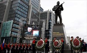 Cha đẻ của AK-47 được dựng tượng giữa trung tâm Moscow