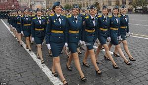 Ngất ngây vẻ đẹp kiêu hãnh của các nữ học viên tốt nghiệp trường sĩ quan Nga
