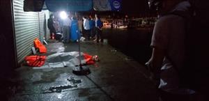 Lật tàu du lịch trên vịnh Nha Trang, ít nhất 2 người tử vong