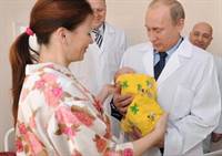 Nga: Dành 7 tỷ USD cho người sinh con thứ ba