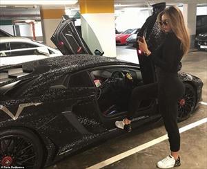 Người mẫu Nga đi siêu xe Lamborghini phủ 2 triệu viên pha lê náo loạn London