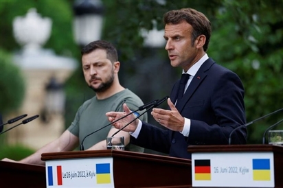 Tổng thống Ukraine thúc giục Tổng thống Pháp điện đàm với Tổng thống Putin?