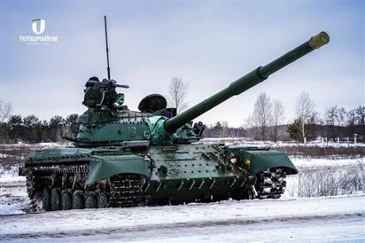 Video lính Ukraine bất ngờ lái xe tăng T-64BV đến cho quân đội Nga