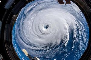 Nghẹt thở trước hình ảnh mắt bão 'quái vật' Florence nhăm nhe Bờ Đông nước Mỹ