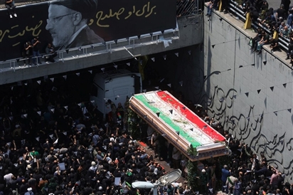Người dân Tehran xuống đường đưa tiễn cố Tổng thống Iran Ebrahim Raisi