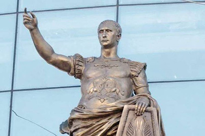 Ngắm bức tượng của hoàng đế La Mã, thấy mặt ông Putin