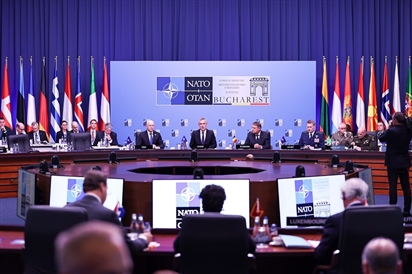 Nhóm họp hội nghị ngoại trưởng NATO