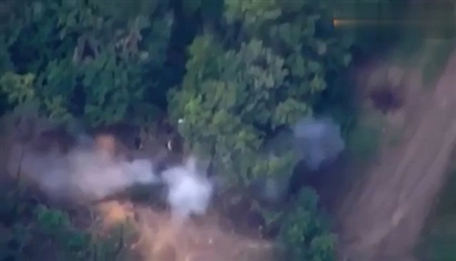 Khoảng khắc UAV cảm tử Nga phá hủy pháo của Anh ở Ukraine