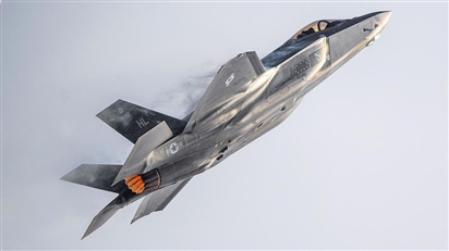 Tên lửa Houthi suýt bắn trúng tiêm kích tàng hình F-35 của Mỹ