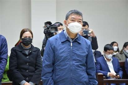 Móc ngoặc thổi giá phẫu thuật, cựu Giám đốc Bệnh viện Bạch Mai Nguyễn Quốc Anh hầu tòa