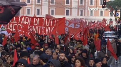 Hàng nghìn người Italy xuống đường phản đối cung cấp vũ khí cho Ukraine