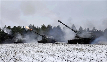 Anh đưa xe tăng hạng nặng tới Ukraine, Nga cảnh báo xung đột dữ dội hơn