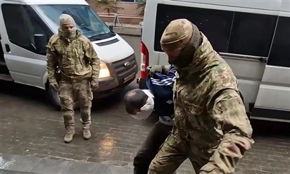 Nga công bố video bắt giữ ba người nước ngoài đang âm mưu khủng bố