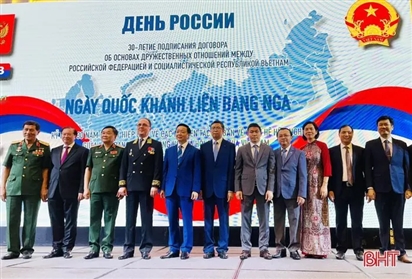 Bí thư Tỉnh ủy Hà Tĩnh tham dự lễ kỷ niệm Quốc khánh Liên bang Nga