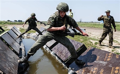 Army Games 2021: Tuyển Nga diễn tập phần thi 'Vùng tai nạn' tại thao trường Việt Nam