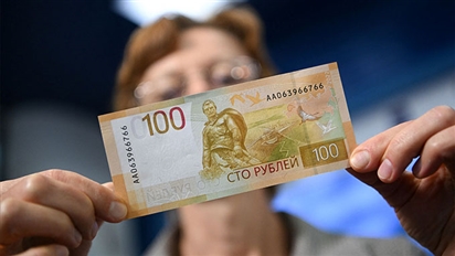 Cây ATM ở Nga không thể nhận diện đồng 100 ruble mới