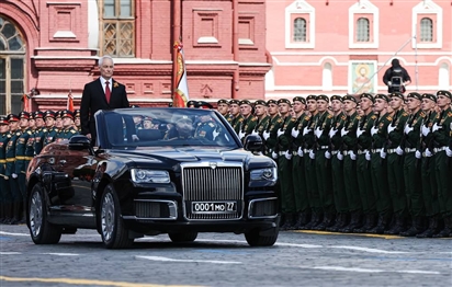 ''Quái thú'' Aurus Senat gầm vang Quảng trường Đỏ, biểu tượng quyền lực Nga lộ diện