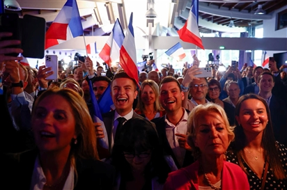 Cú ''tung xúc xắc'' của Tổng thống Macron và cơn địa chấn chính trị ở Pháp