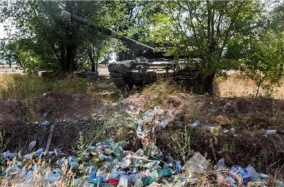 Người dân Nga bất ngờ phát hiện xe tăng T-90 bị 'bỏ rơi' ở bãi rác