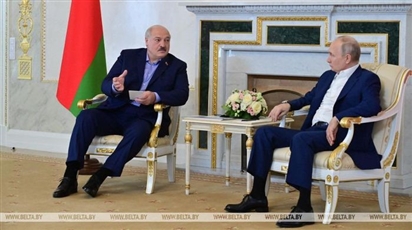 Ông Lukashenko cho ông Putin xem bản đồ quân đội Ba Lan đến gần biên giới Belarus