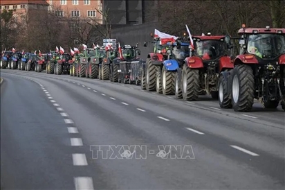 Ba Lan cấm nông dân biểu tình đưa máy kéo vào thủ đô