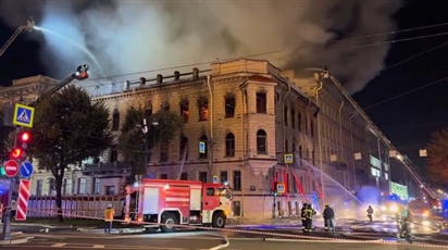 Hỏa hoạn thiêu rụi tòa nhà lịch sử ở trung tâm St. Petersburg
