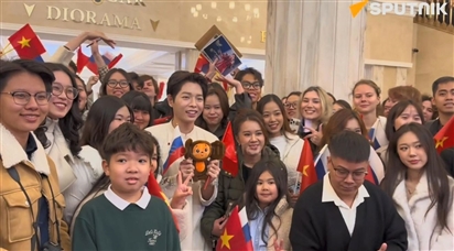 Quán quân cuộc thi Intervision giao lưu với người hâm mộ trước khi lên đường về nước