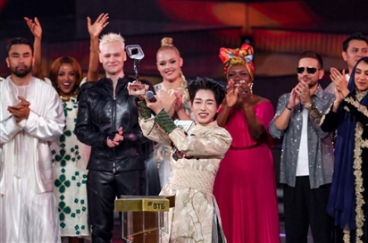 Đức Phúc lần đầu kể chuyện khóc trong nhà vệ sinh ở Intervision 2025