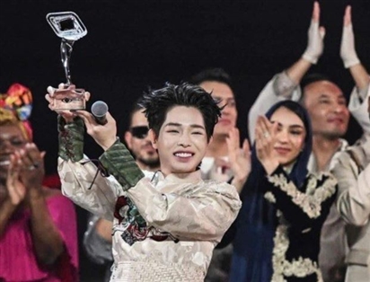 Lý do Đức Phúc vượt 22 nghệ sĩ quốc tế giành giải thưởng 9 tỷ đồng tại Nga