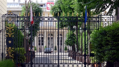 Ba Lan chấn động vì bê bối bằng cấp giả: Đại sứ tại Pháp bị đình chỉ, hàng chục người bị truy tố